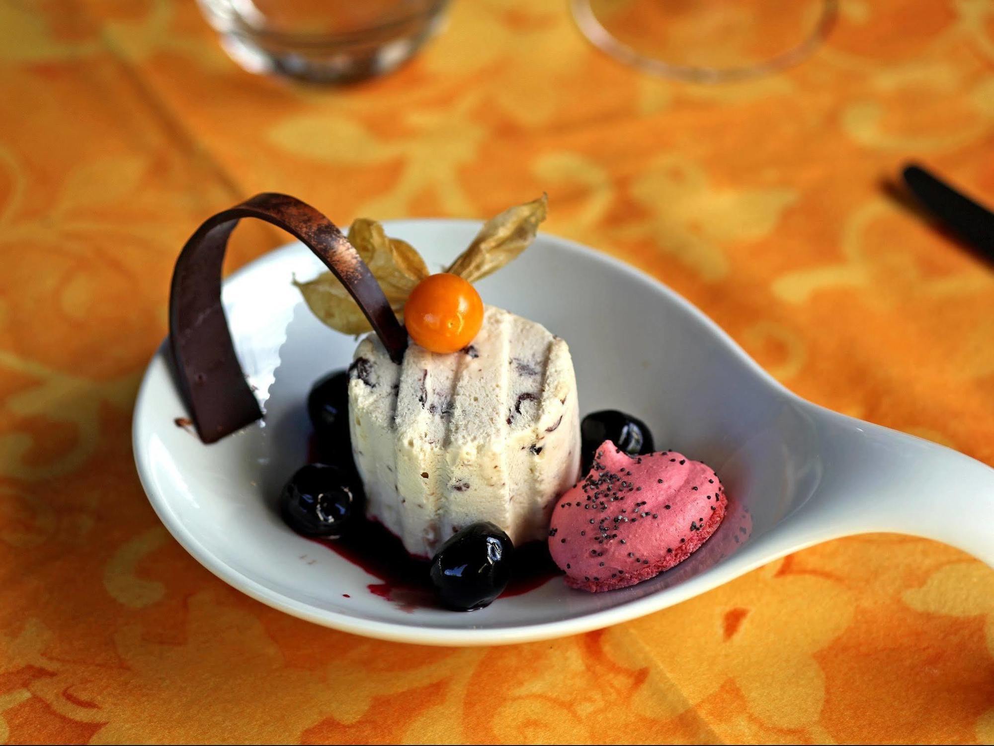 Logis Hotel Restaurant Les Norias Cazilhac  Екстериор снимка